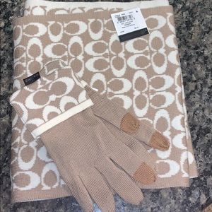 Coach Set Gloves & Scarf